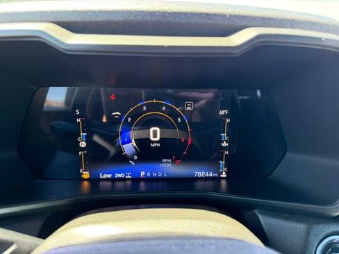 Used 2023 Chevrolet Colorado Trail Boss w/ Technology Package AWD/4WD image 12
