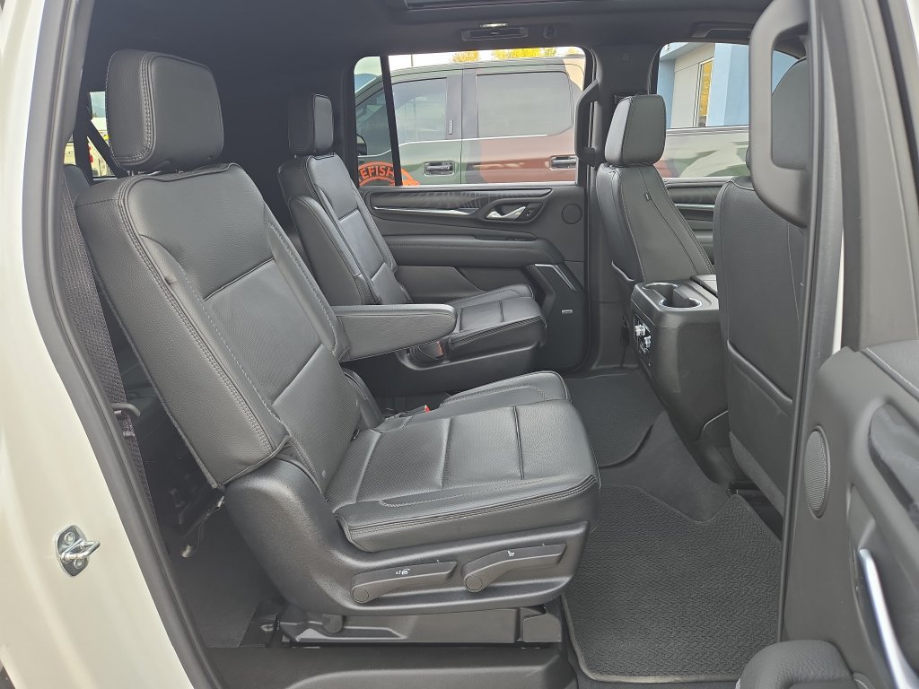 Used 2022 GMC Yukon XL Denali AWD/4WD image 17