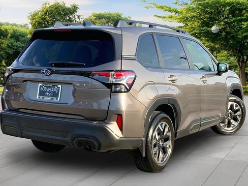 Used 2025 Subaru Forester Premium AWD/4WD image 6