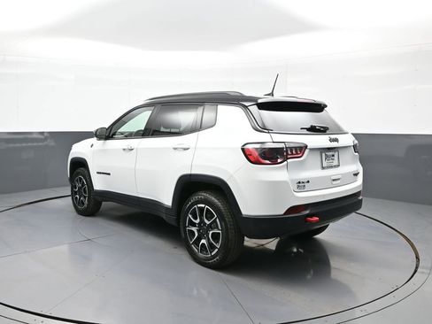 Used 2025 Jeep Compass Trailhawk AWD/4WD image 8