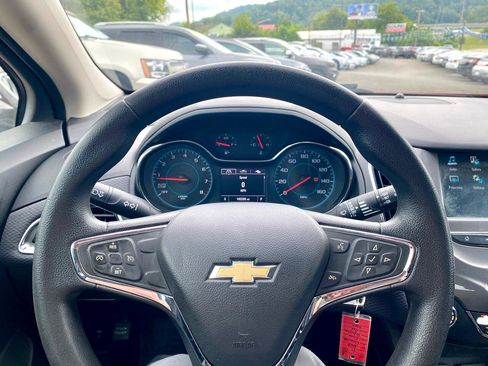 Used 2018 Chevrolet Cruze LT image 15
