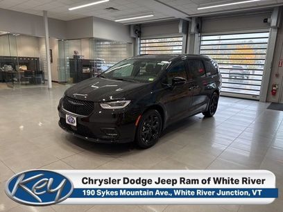 New 2026 Chrysler Pacifica Select