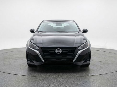 Used 2025 Nissan Altima 2.5 SV image 2