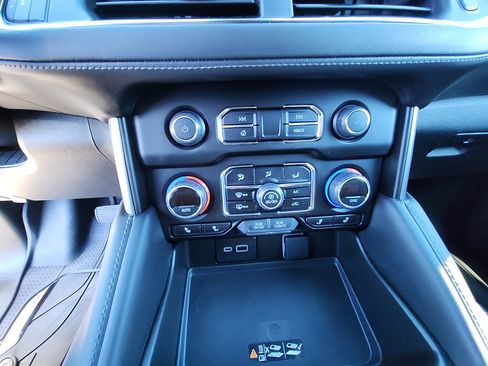 Certified 2024 Chevrolet Tahoe Z71 w/ Luxury Package image 23