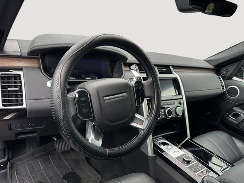 Used 2019 Land Rover Discovery HSE image 10