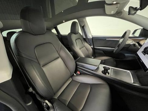 Used 2024 Tesla Model Y Long Range RWD image 9