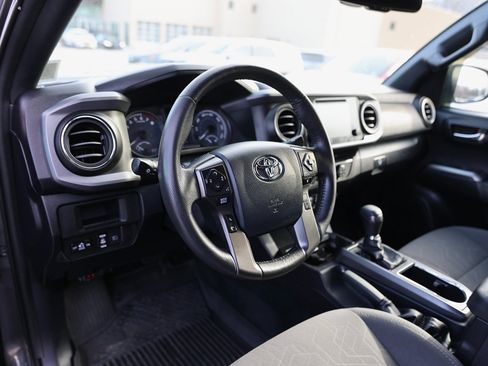 Used 2019 Toyota Tacoma TRD Sport image 16