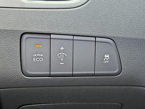 Used 2013 Hyundai Elantra Limited FWD image 22