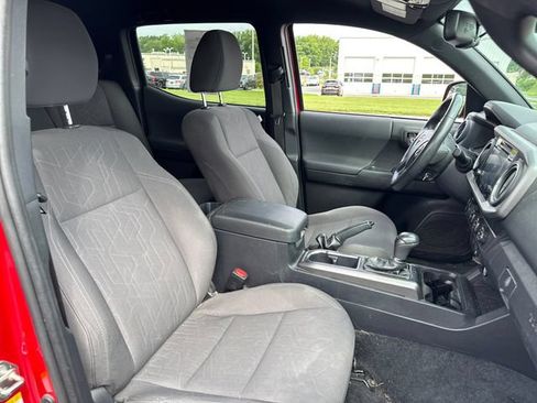 Used 2019 Toyota Tacoma TRD Off-Road AWD/4WD image 13