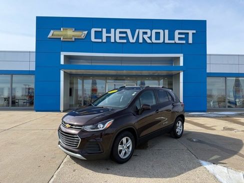 Used 2022 Chevrolet Trax LT w/ LT Convenience Package image 1