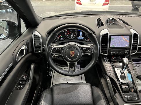 Used 2018 Porsche Cayenne Platinum Edition image 39
