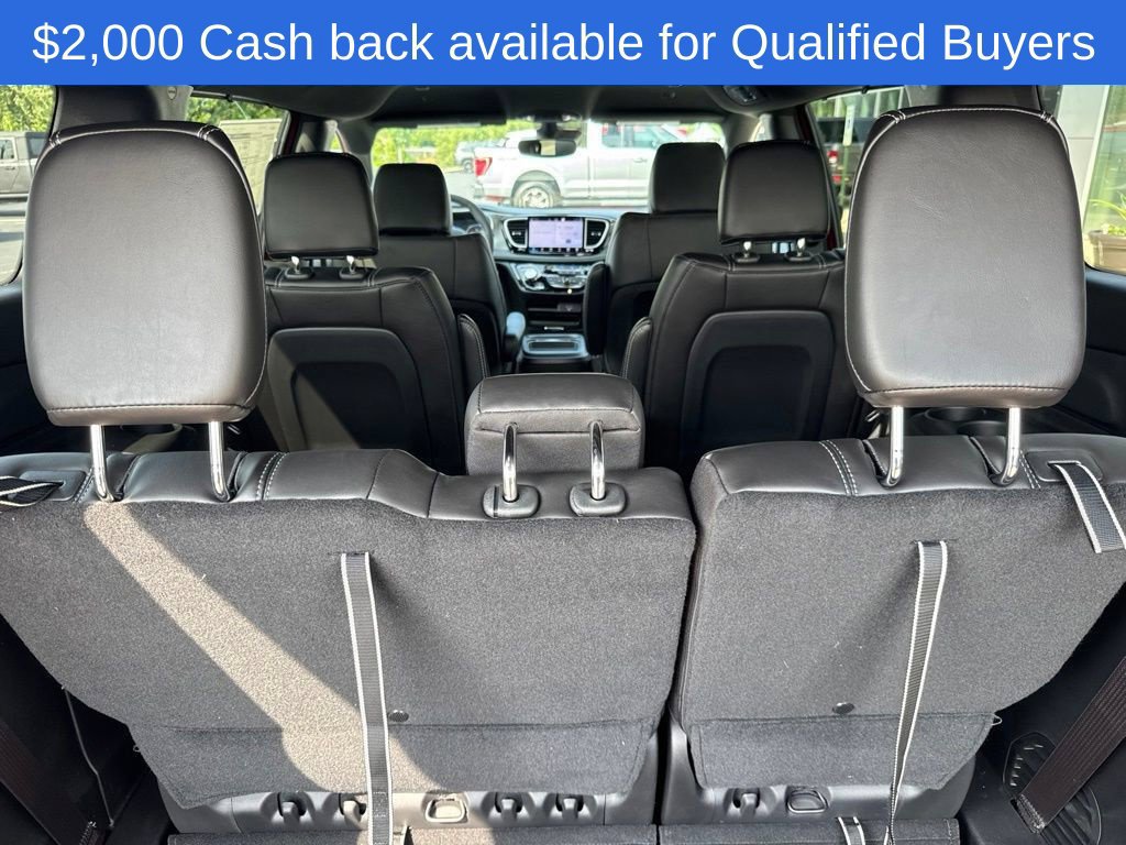 New 2027 Chrysler Pacifica Select FWD image 8