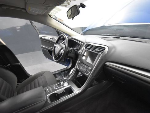 Used 2017 Ford Fusion SE w/ Fusion SE Technology Package FWD image 18