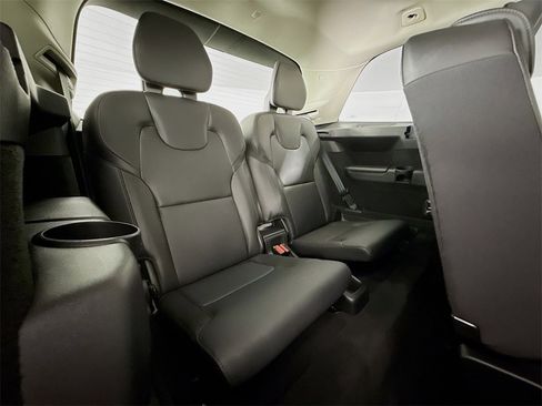 Certified 2025 Volvo XC90 B5 Core image 34