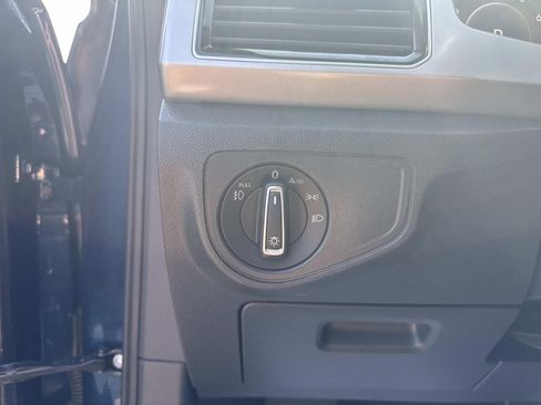 Used 2019 Volkswagen Atlas SEL R-Line AWD/4WD image 32