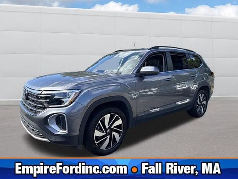 Used 2025 Volkswagen Atlas SE image 1