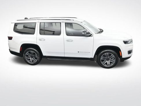 Used 2024 Jeep Wagoneer Series II w/ Flexible Seating Group image 15