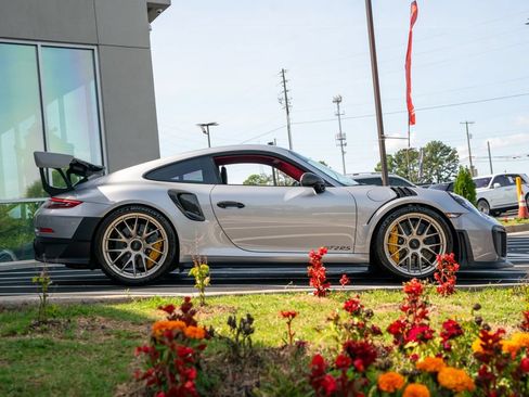 Used 2018 Porsche 911 GT2 RS RWD image 13