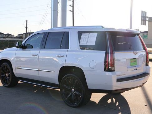 Used 2020 Cadillac Escalade Luxury image 4