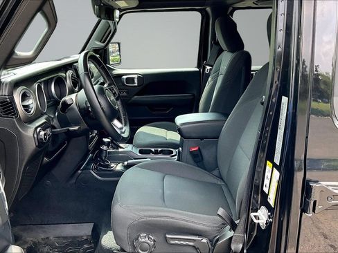 Used 2018 Jeep Wrangler Unlimited Sahara AWD/4WD image 10