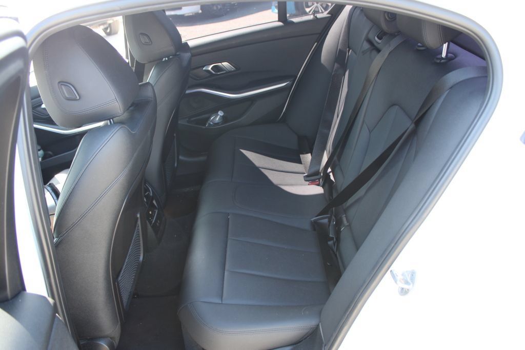 Used 2021 BMW 330i Sedan w/ M Sport Package RWD image 16
