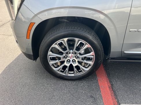 Used 2025 GMC Yukon Denali w/ Sun & Power Step Package image 16