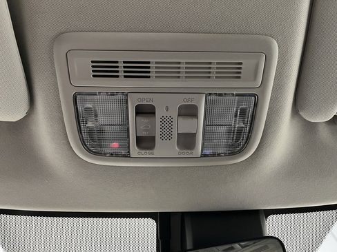 Used 2020 Honda HR-V Touring image 9