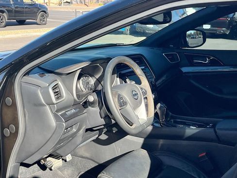 Used 2021 Nissan Maxima SR w/ Sport Mat Group FWD image 9