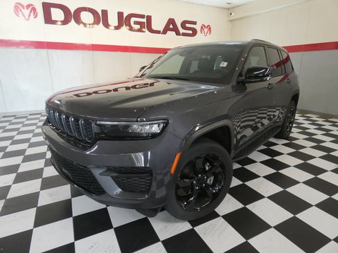 Used 2024 Jeep Grand Cherokee Altitude AWD/4WD image 1