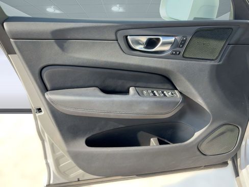 Certified 2023 Volvo XC60 B5 Plus w/ Climate Package image 21