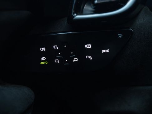 Used 2024 Ferrari Roma Spider RWD image 40