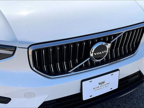Used 2025 Volvo XC40 B5 Core AWD/4WD image 30