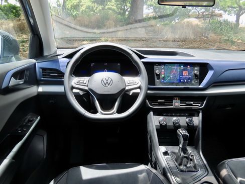 Used 2022 Volkswagen Taos SE FWD image 16