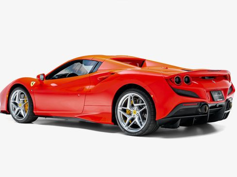 Used 2022 Ferrari F8 Tributo RWD image 18