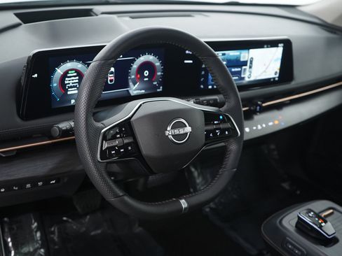 Used 2024 Nissan Ariya AWD image 22
