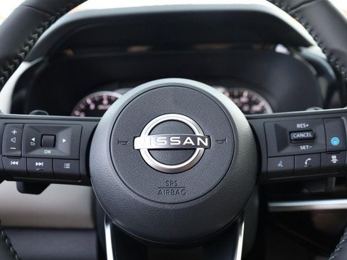 New 2025 Nissan Pathfinder SV image 11