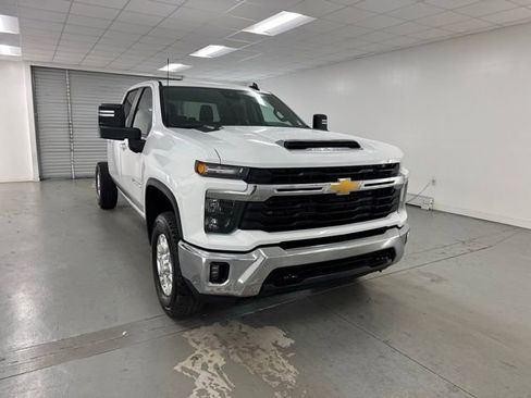 New 2026 Chevrolet Silverado 3500 LT w/ Convenience Package image 3