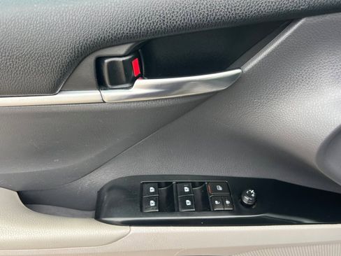 Used 2019 Toyota Camry SE image 8