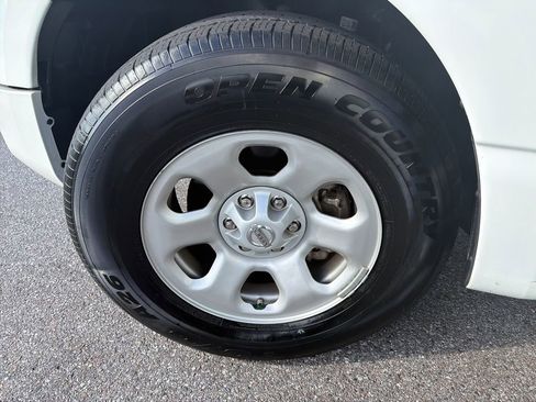 Used 2022 Nissan Titan S image 31