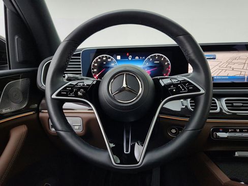 Certified 2026 Mercedes-Benz GLS 450 4MATIC image 32