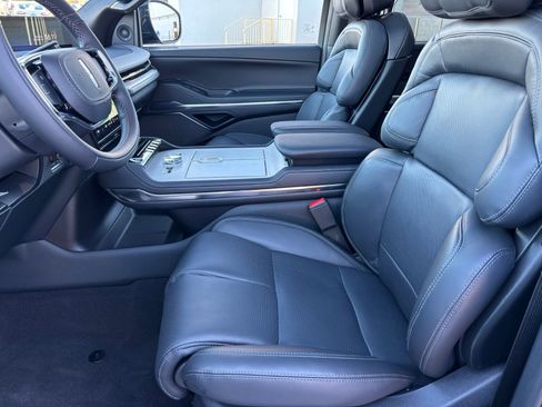 New 2025 Lincoln Navigator L Reserve w/ Jet Appearance Package AWD/4WD image 16