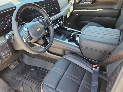 New 2026 Chevrolet Suburban High Country image 7