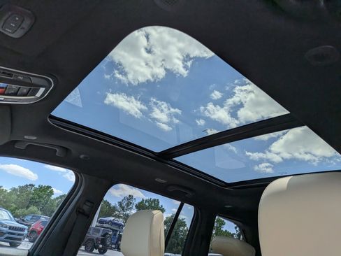 New 2026 Jeep Grand Cherokee Limited w/ Luxury Tech Group II RWD image 19