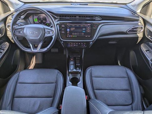 Used 2022 Chevrolet Bolt EUV LT w/ Convenience Package image 16