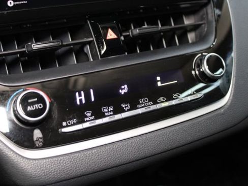 Used 2022 Toyota Corolla LE image 18