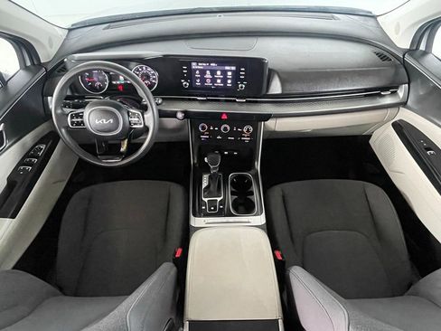 Used 2024 Kia Carnival LX image 8