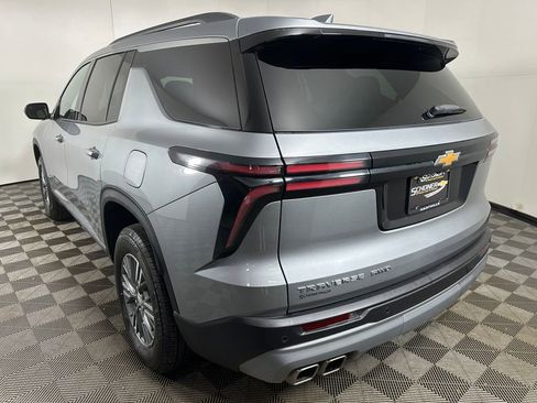 Used 2026 Chevrolet Traverse LT image 3