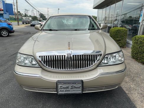 Used 2004 Lincoln Town Car Ultimate RWD image 30