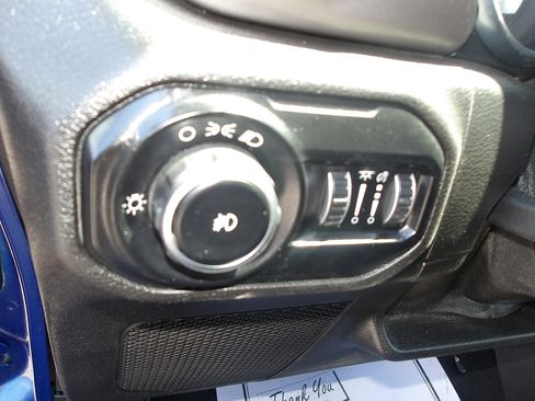 Used 2019 Jeep Wrangler Sport AWD/4WD image 15