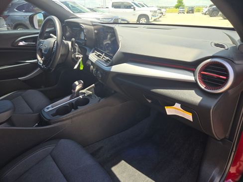 Used 2024 Chevrolet Trax RS w/ Sunroof Package FWD image 26